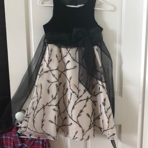 Black and cream dress w lase
